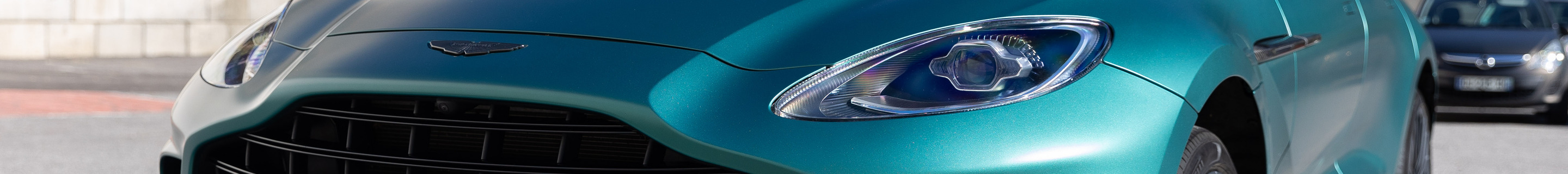 Aston Martin DBX707