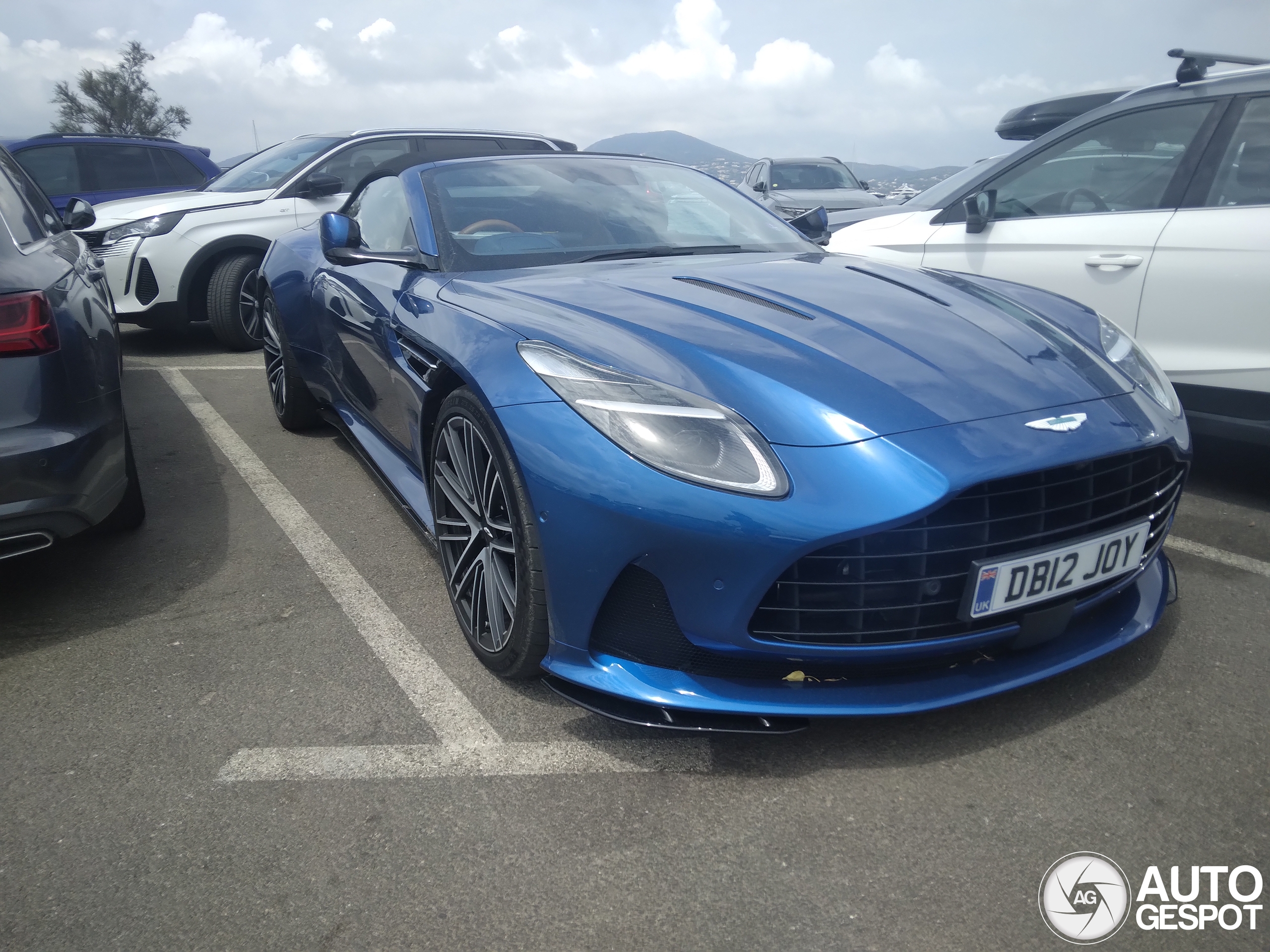 Aston Martin DB12 Volante