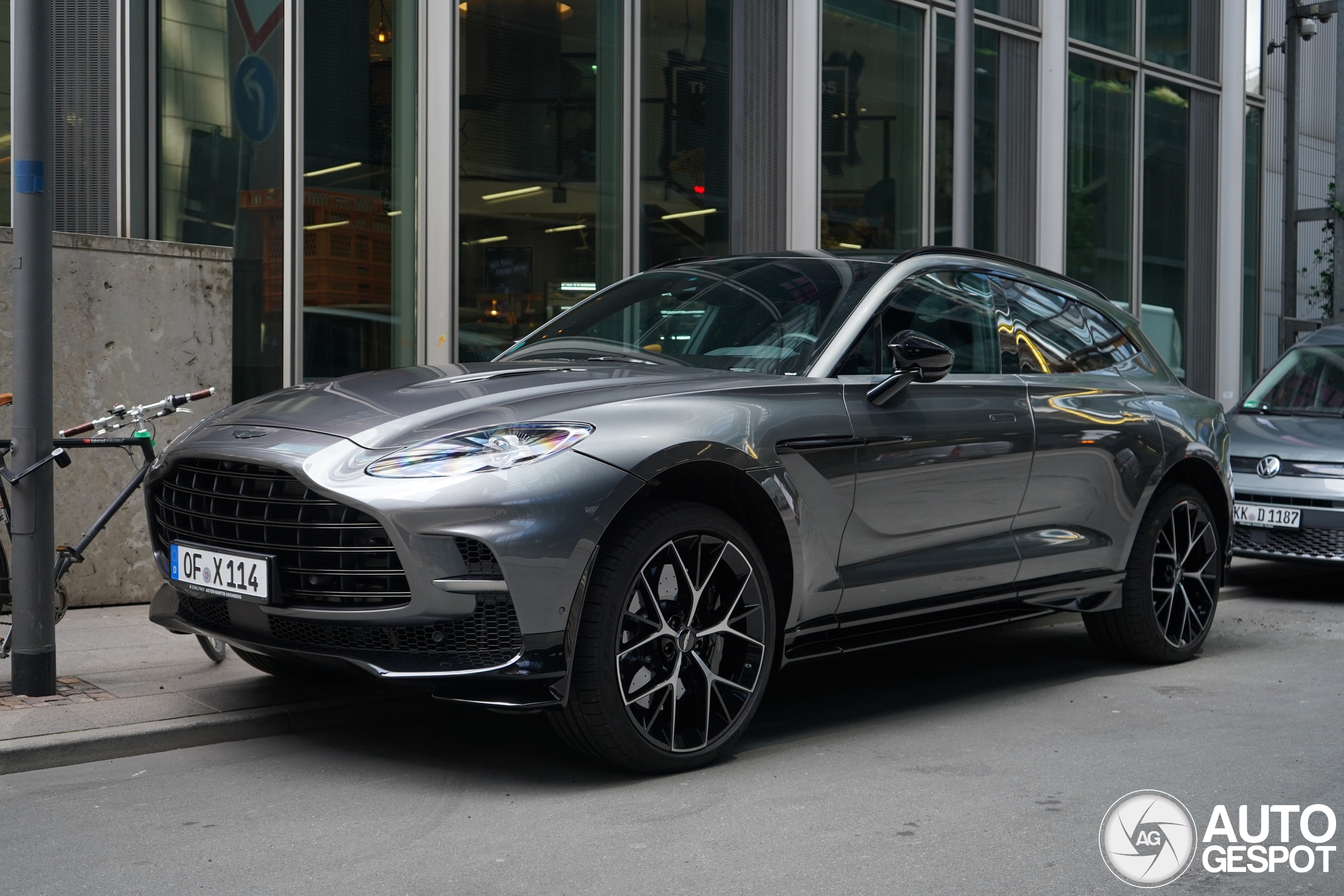 Aston Martin DBX707