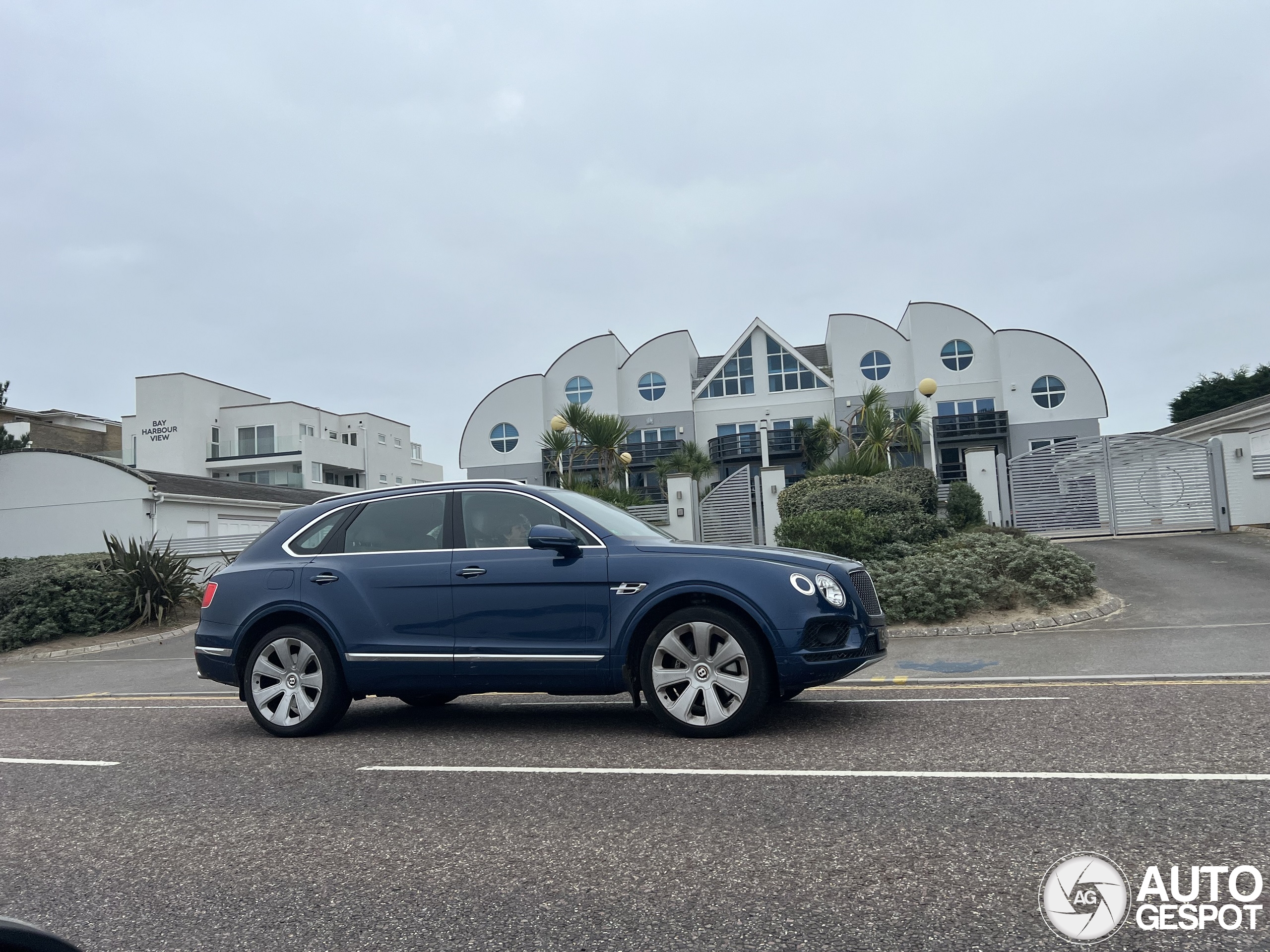 Bentley Bentayga V8