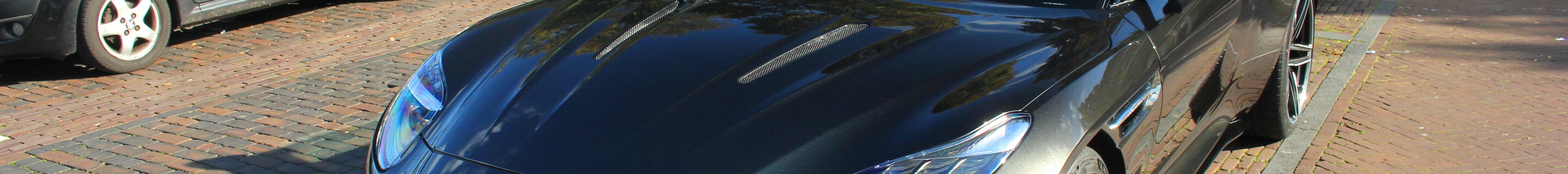 Aston Martin DB12 Volante