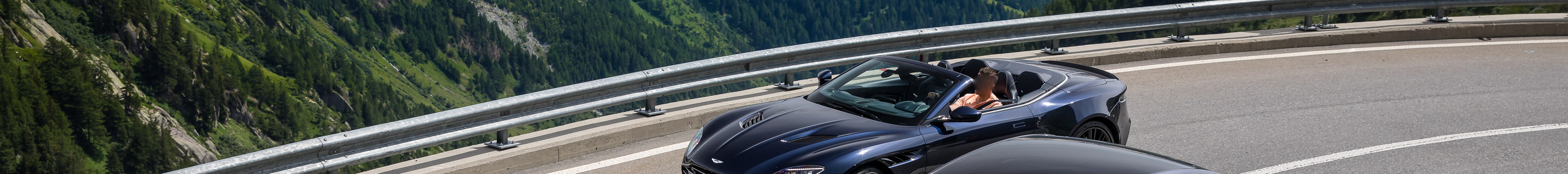 Aston Martin DBS Superleggera Volante