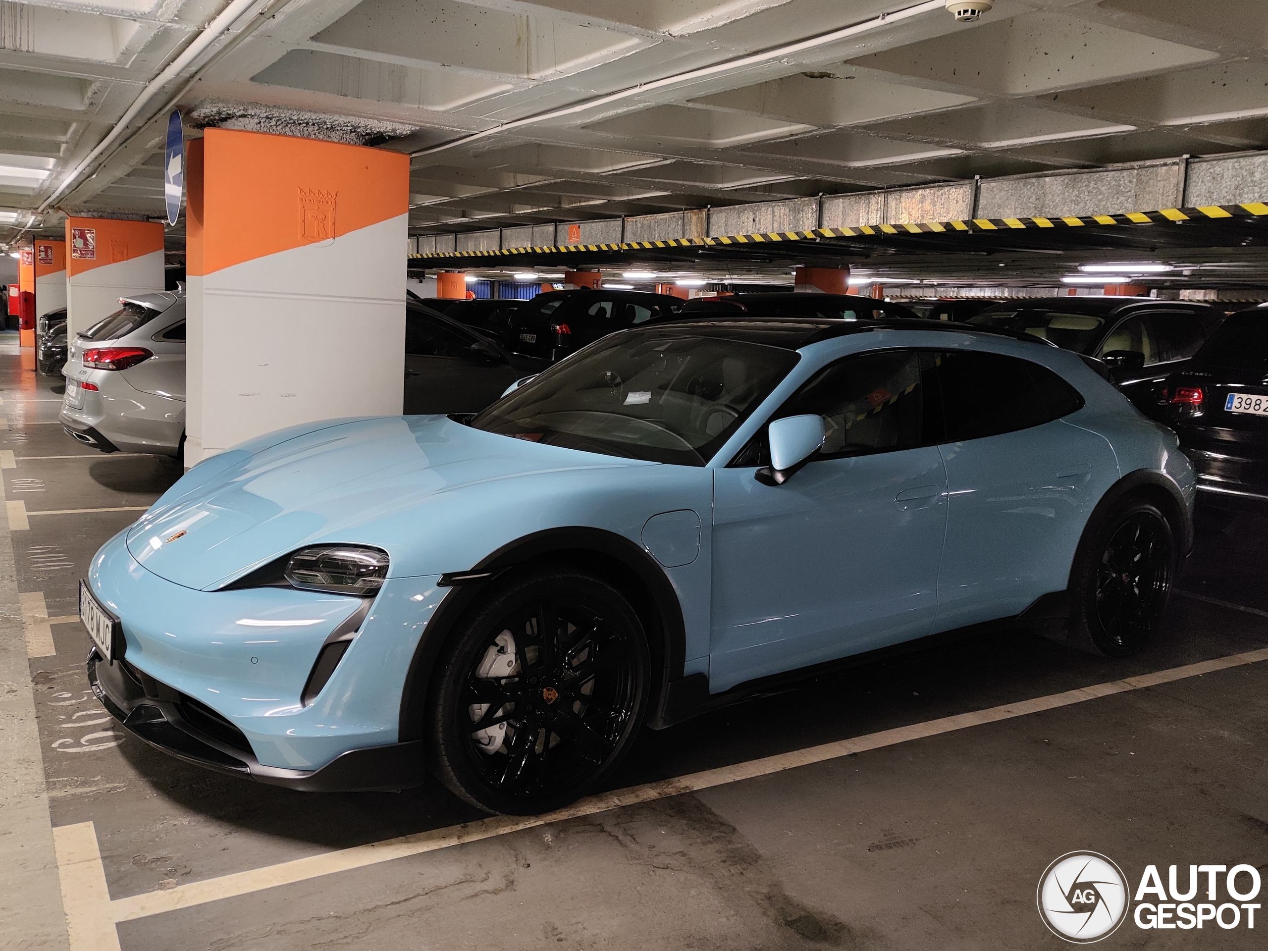 Porsche Taycan Turbo Cross Turismo