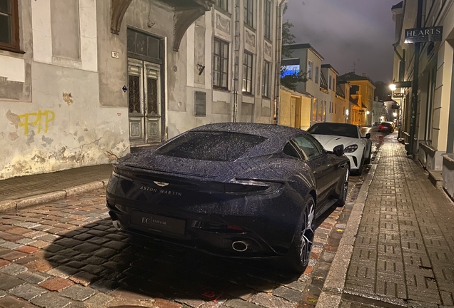 Aston Martin DB12