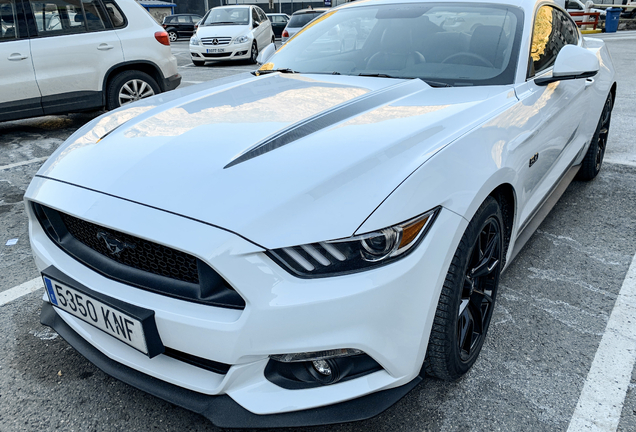 Ford Mustang GT 2015 Black Shadow Edition