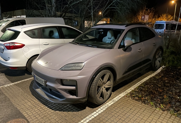 Porsche Macan EV Turbo