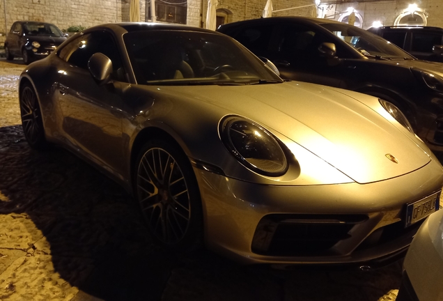 Porsche 992 Carrera 4S
