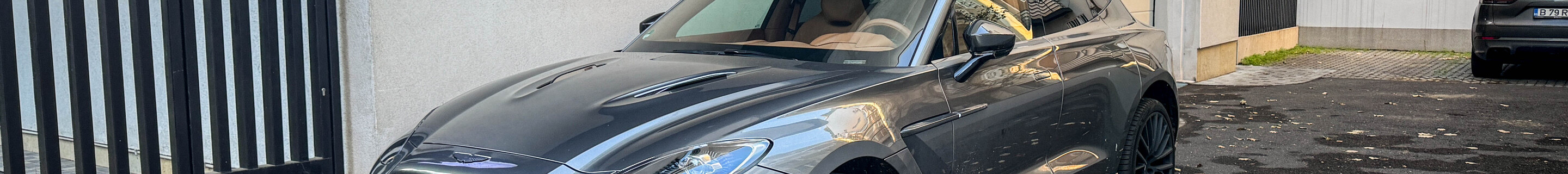 Aston Martin DBX707