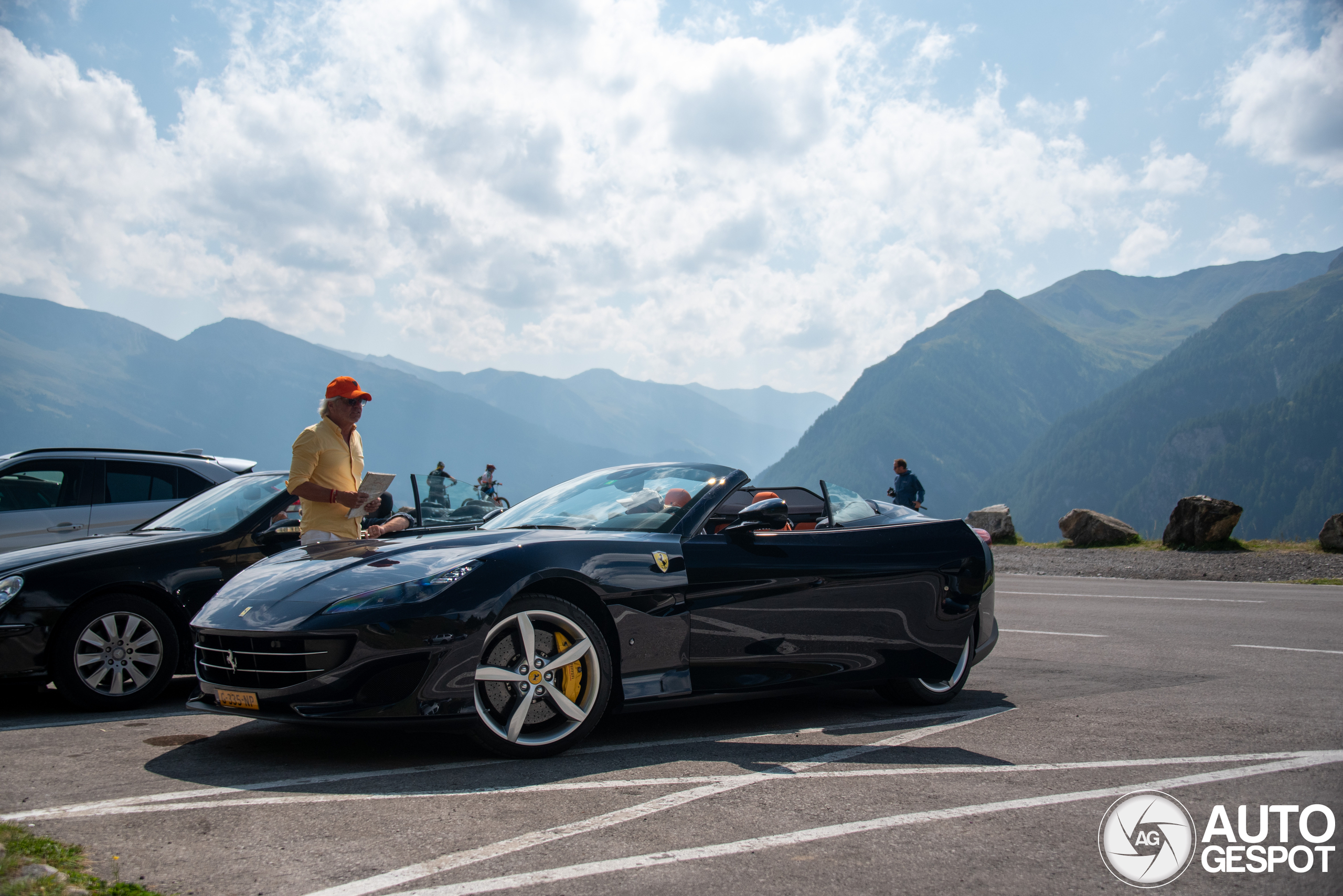 Nederlandse Ferrari Portofino tourt over de Großglockner