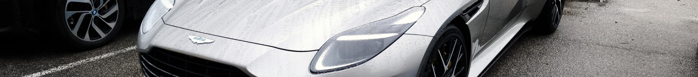 Aston Martin DB12