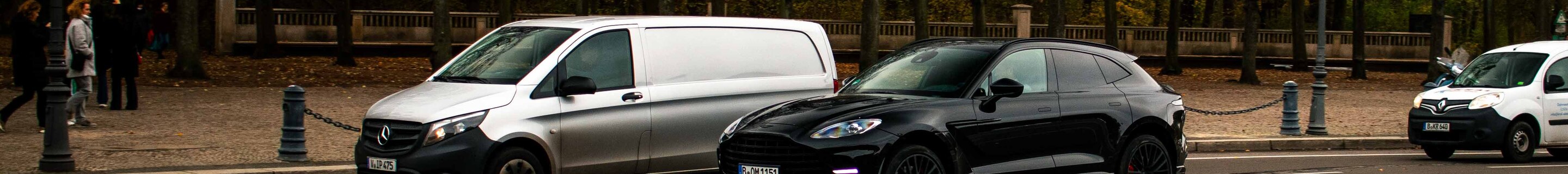 Aston Martin DBX707