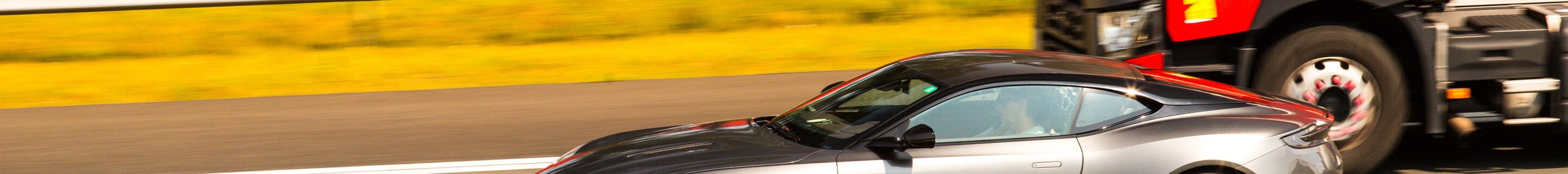 Aston Martin DB12