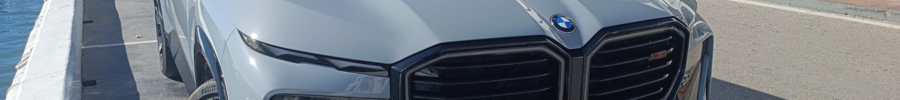 BMW XM G09 Label Red