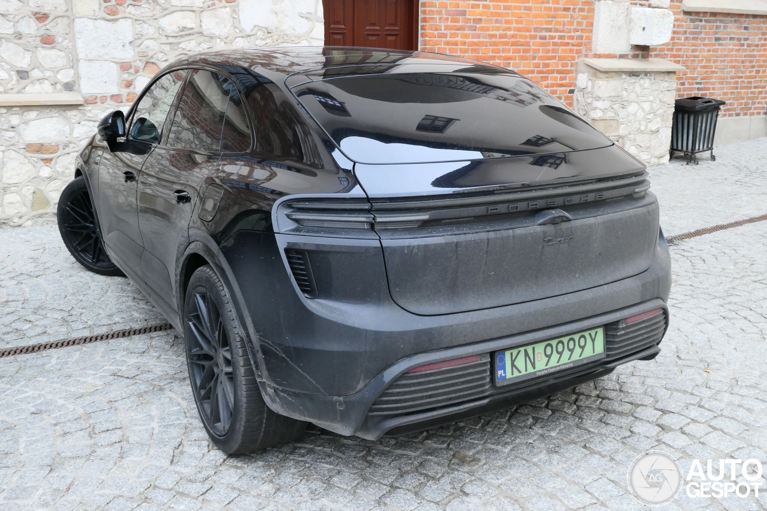 Porsche Macan EV Turbo