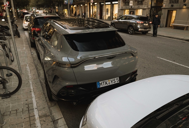 Aston Martin DBX707