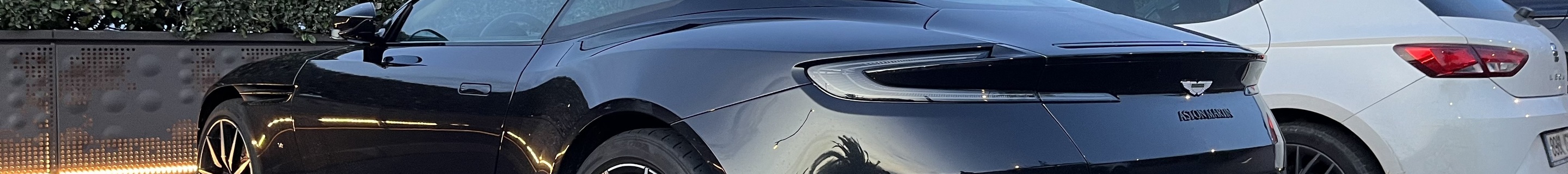 Aston Martin DB11