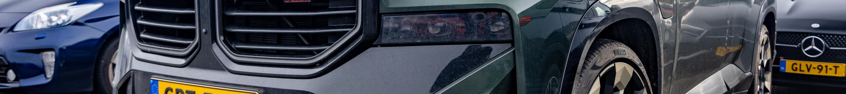 BMW XM G09 Label Red