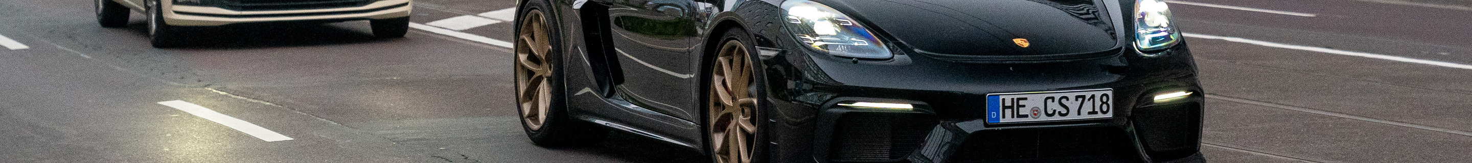 Porsche 718 Cayman GT4