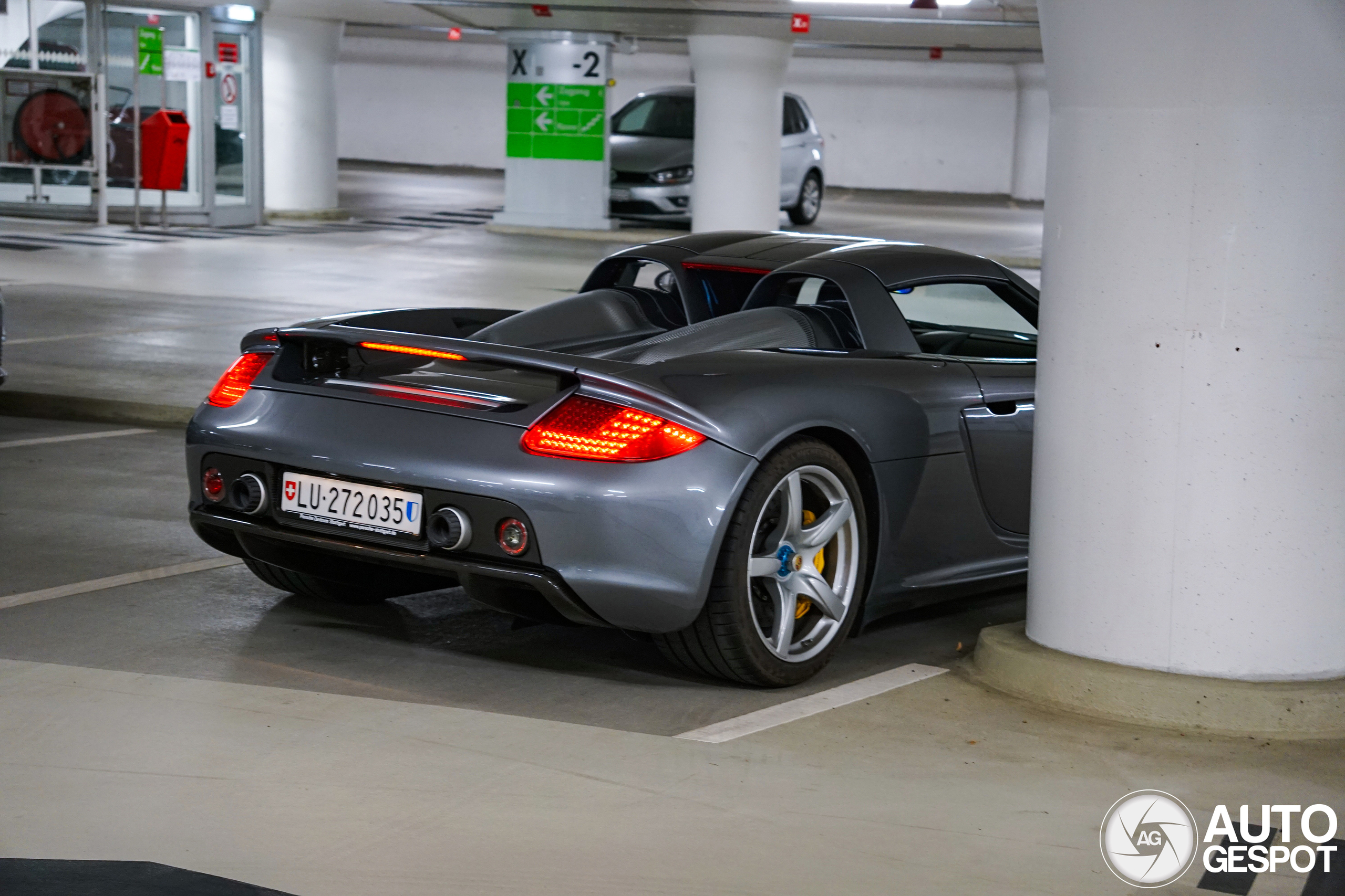 京商 dNano Porsche Carrera GT 新品未開封 sddefault.jpg