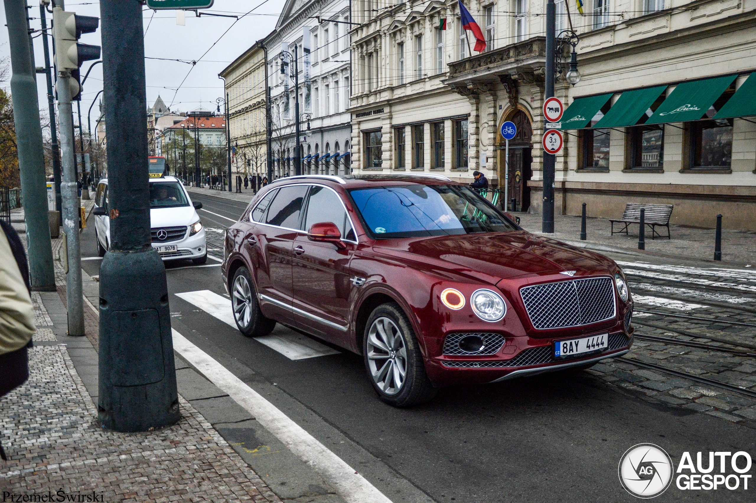 Bentley Bentayga V8