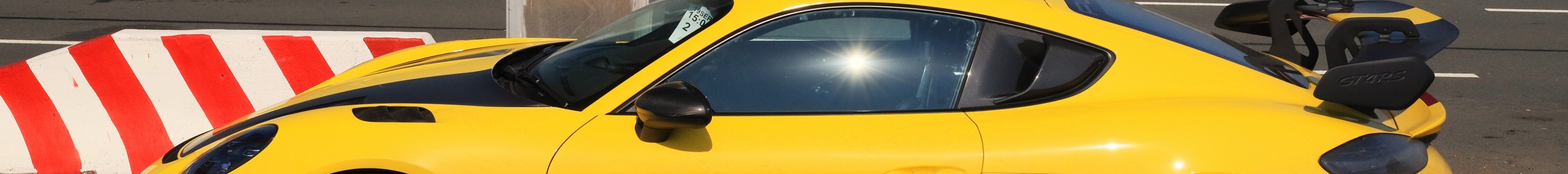 Porsche 718 Cayman GT4 RS Weissach Package