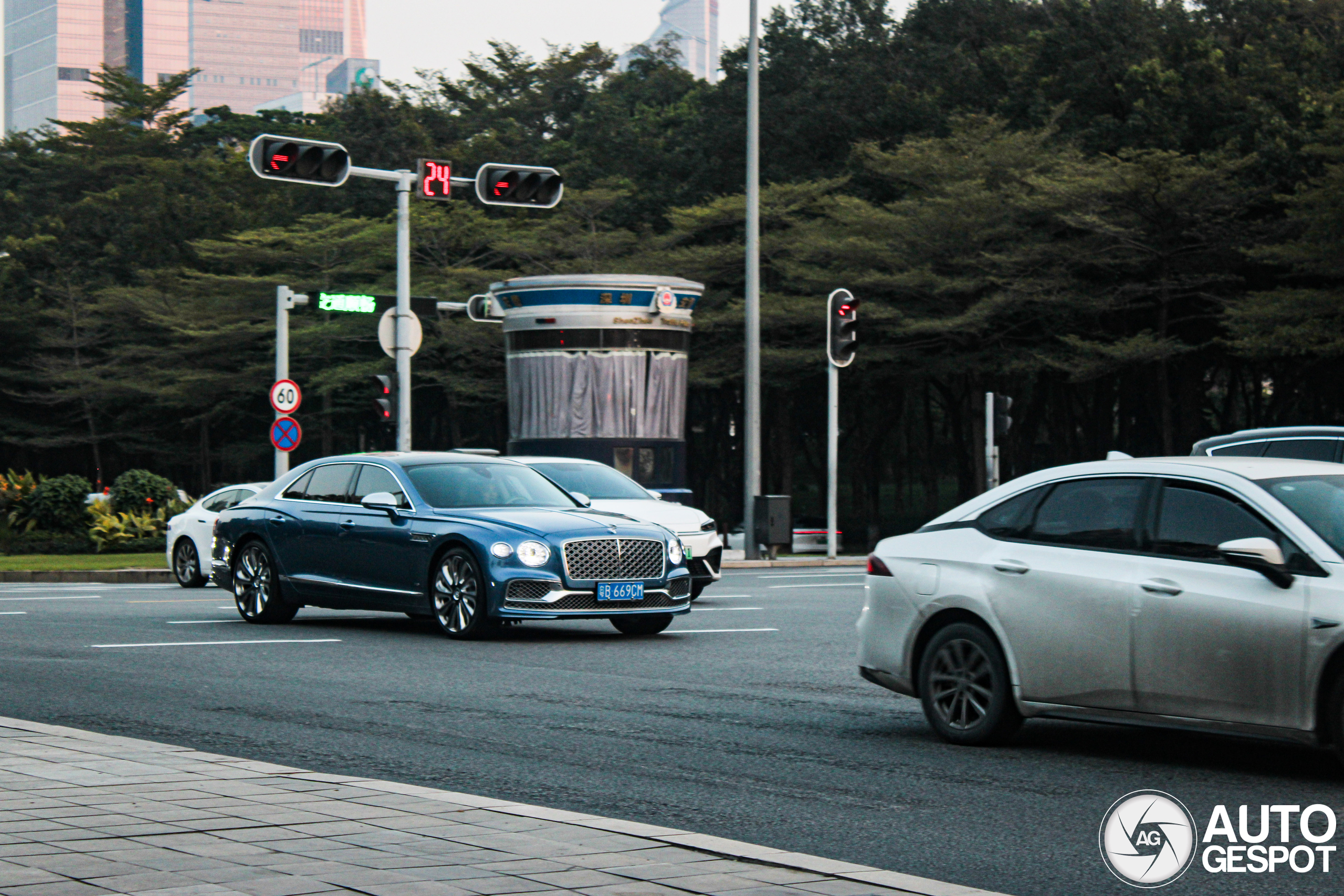 Bentley Flying Spur V8 2022 Mulliner