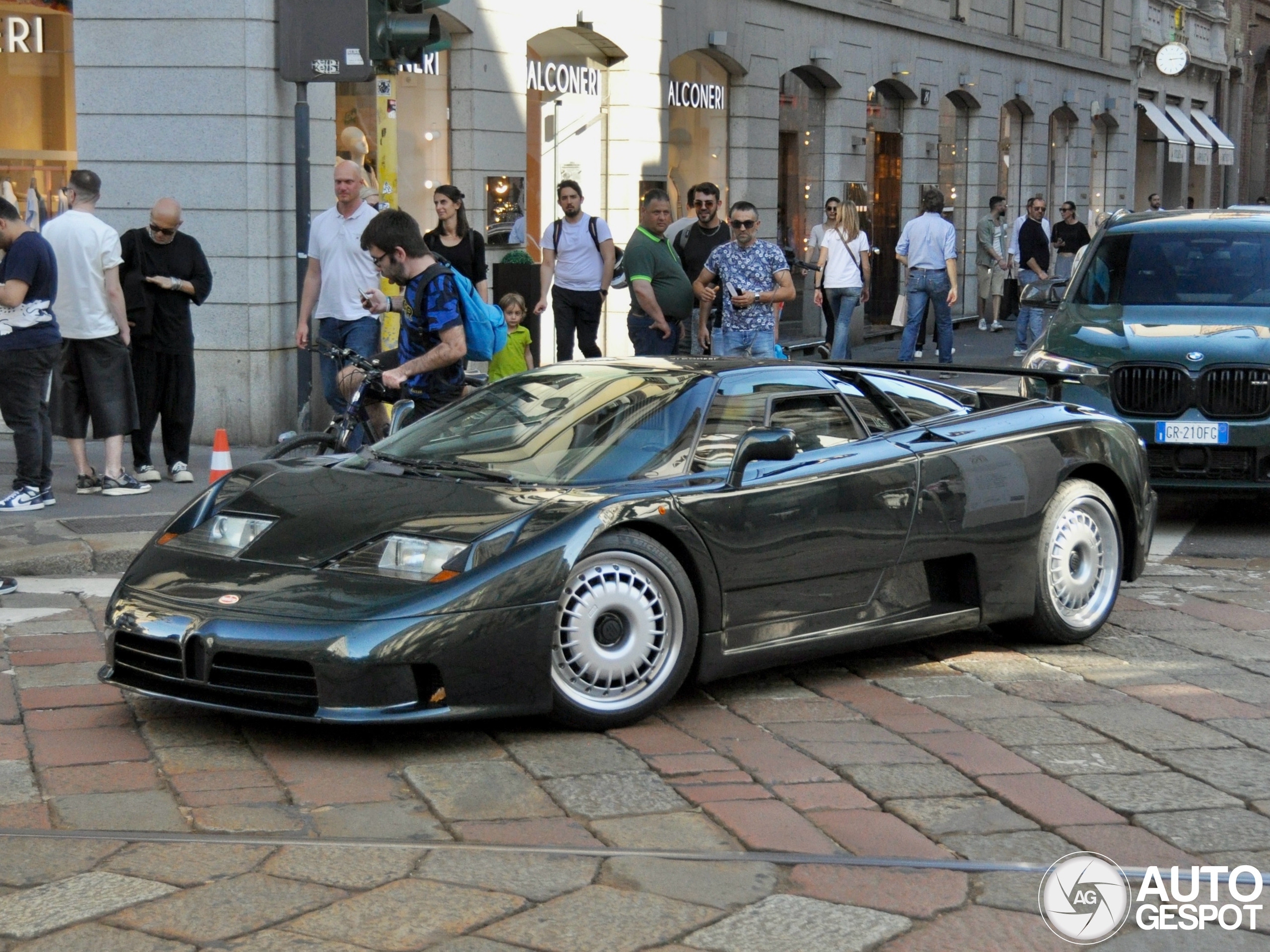 Legendarische Bugatti EB110 GT gespot in Milaan