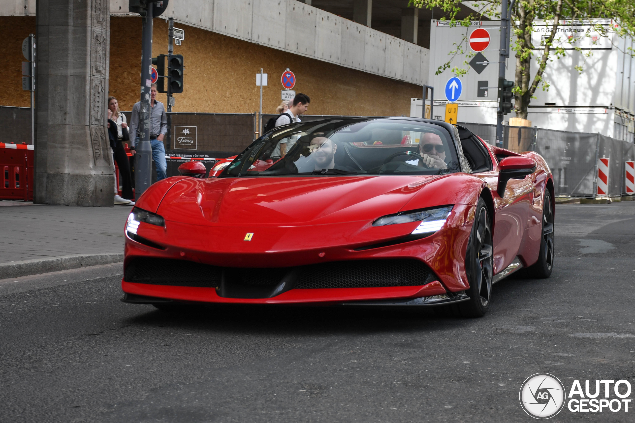 Ferrari SF90 Spider