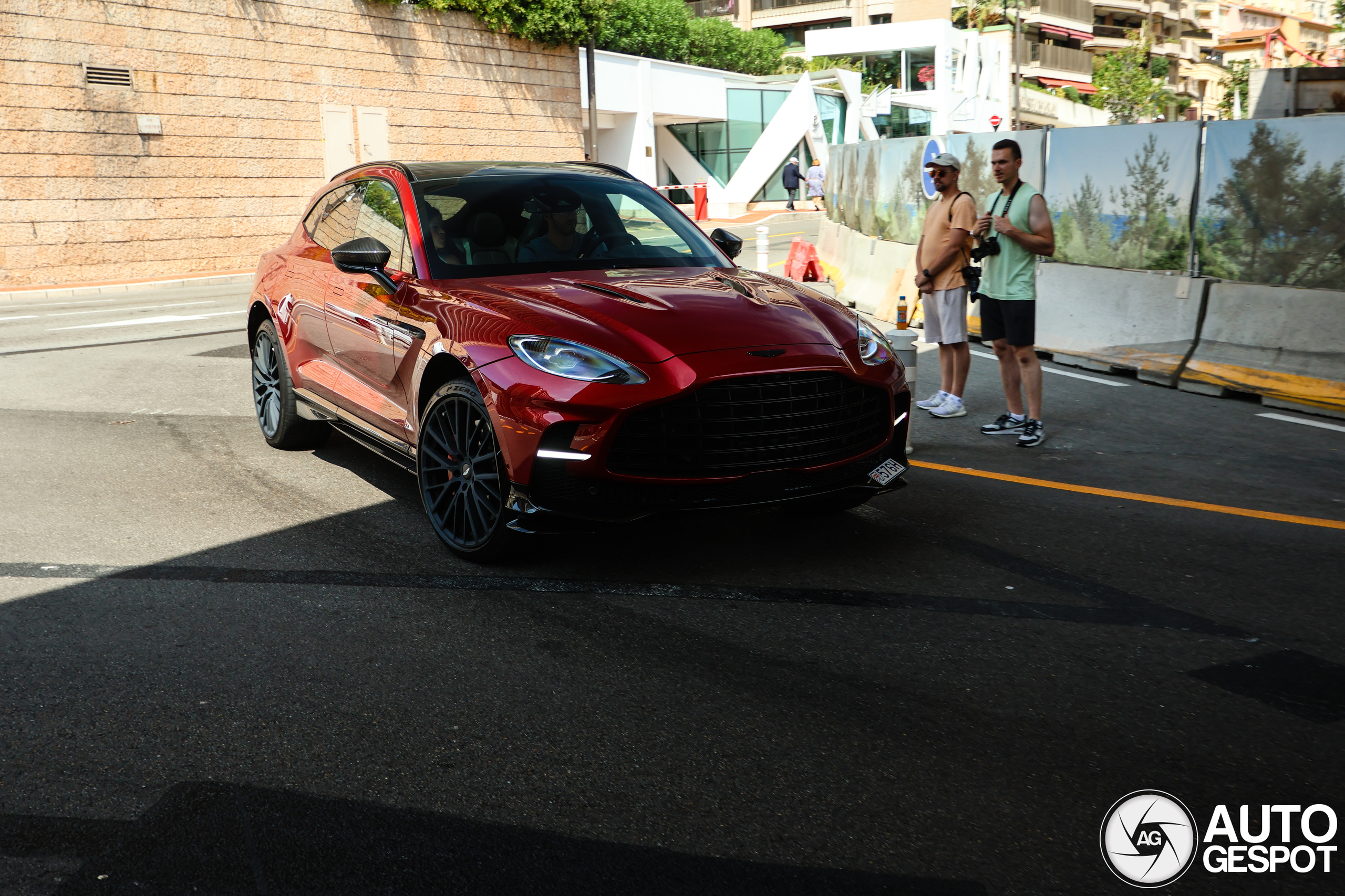Aston Martin DBX707