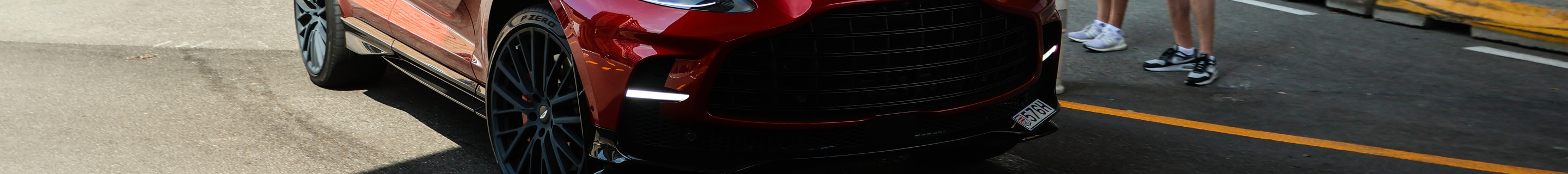 Aston Martin DBX707