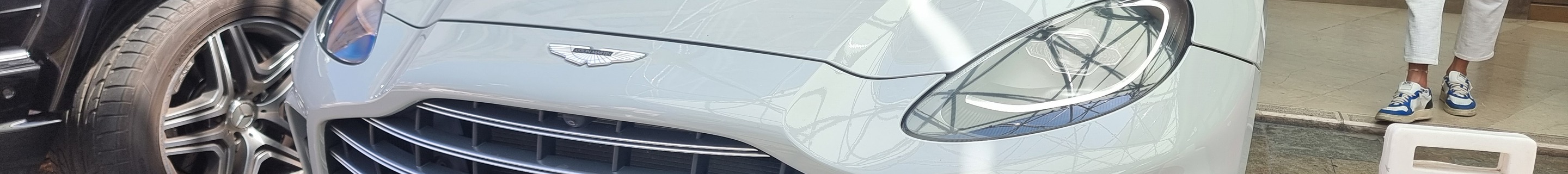 Aston Martin DBX707