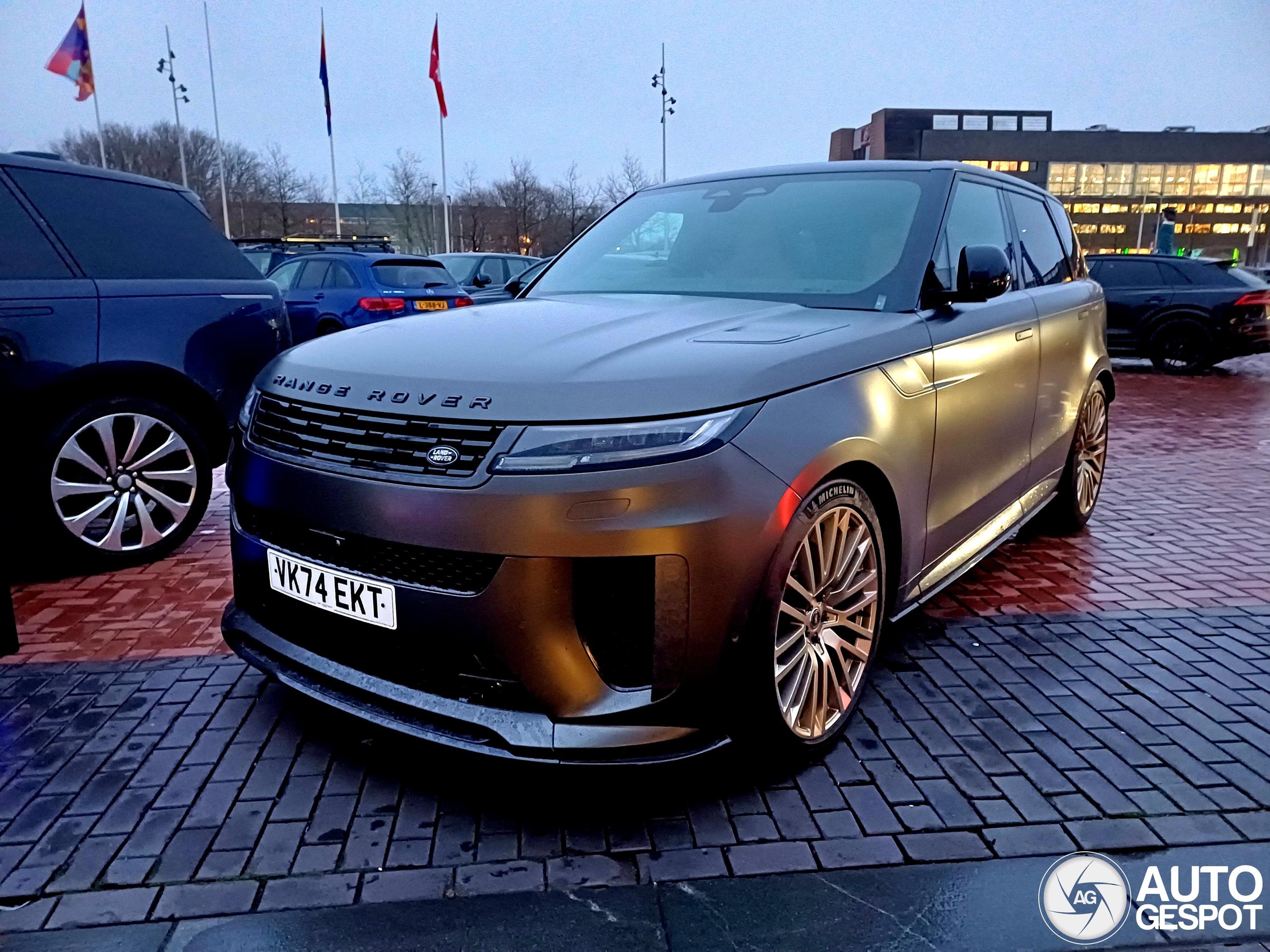 Range Rover Sport SV 2025 Celestial Collection