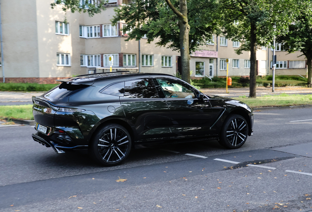 Aston Martin DBX707