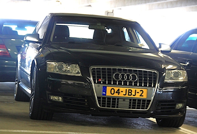 Audi S8 D3