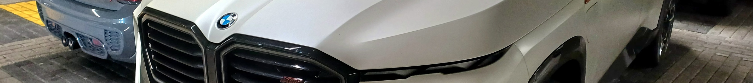BMW XM G09 Label Red