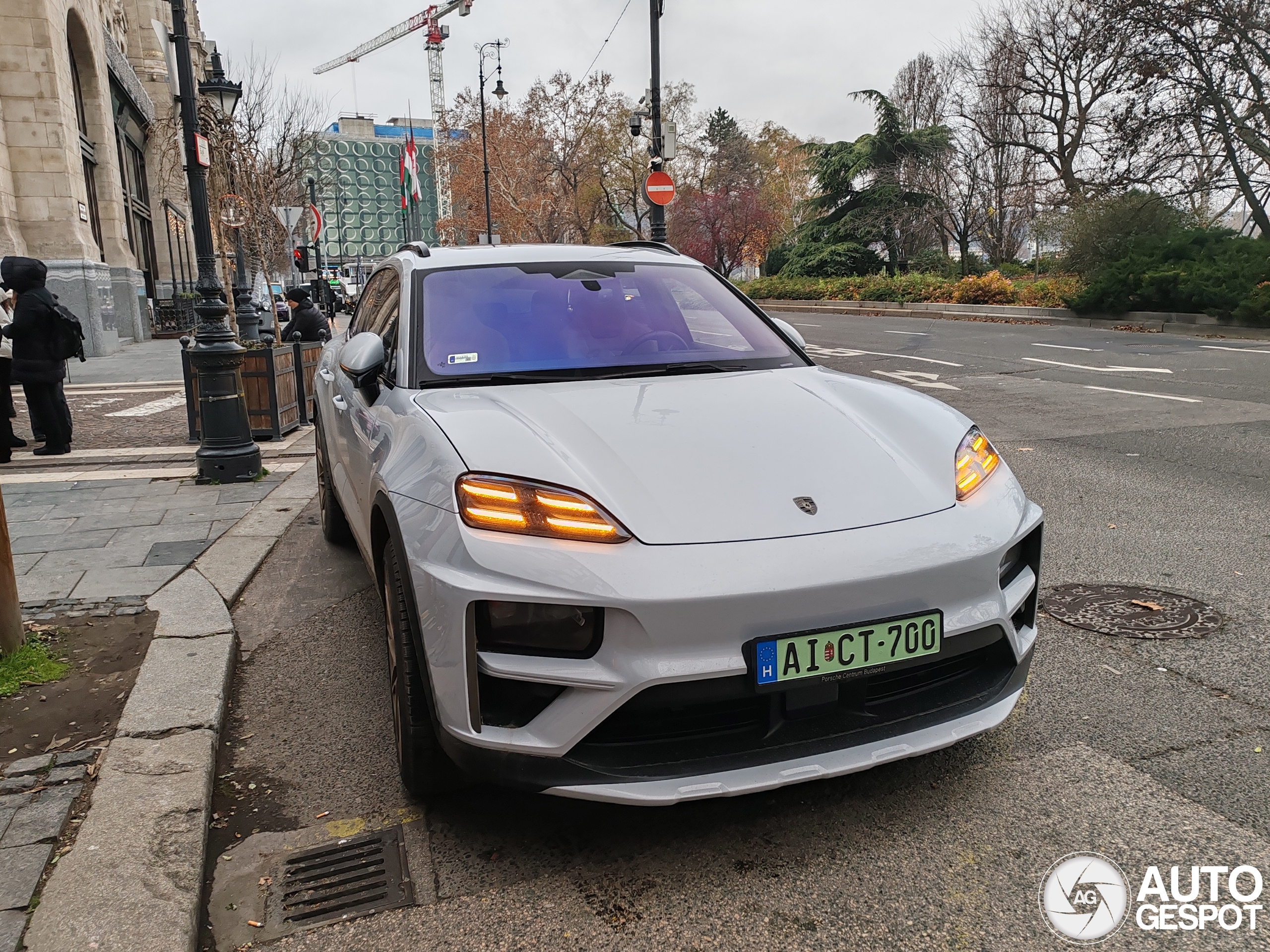 Porsche Macan EV Turbo