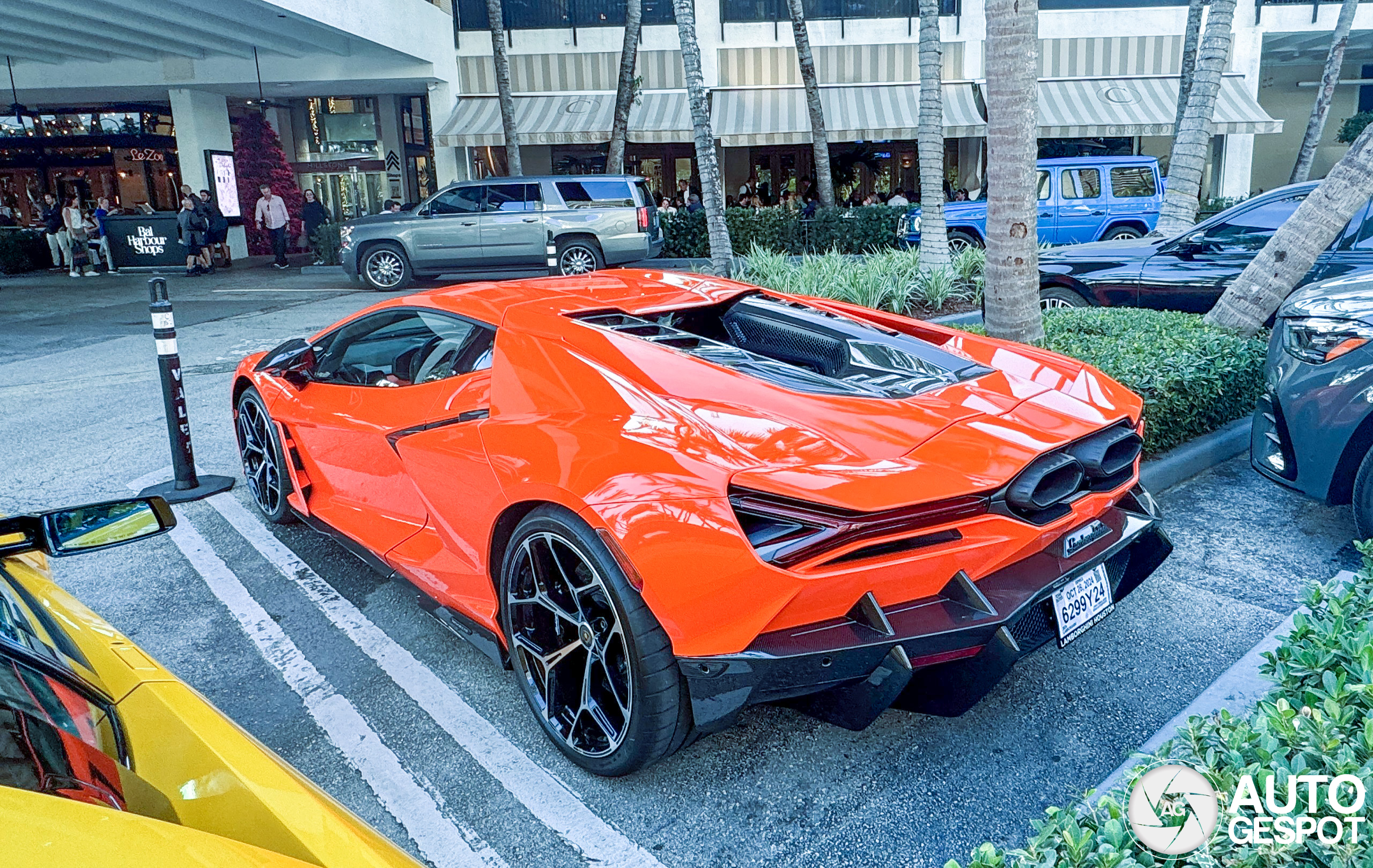 From V12 legend to hybrid marvel: Murciélago meets Revuelto