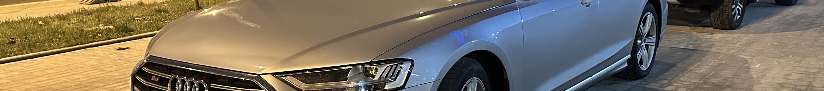 Audi S8 D5