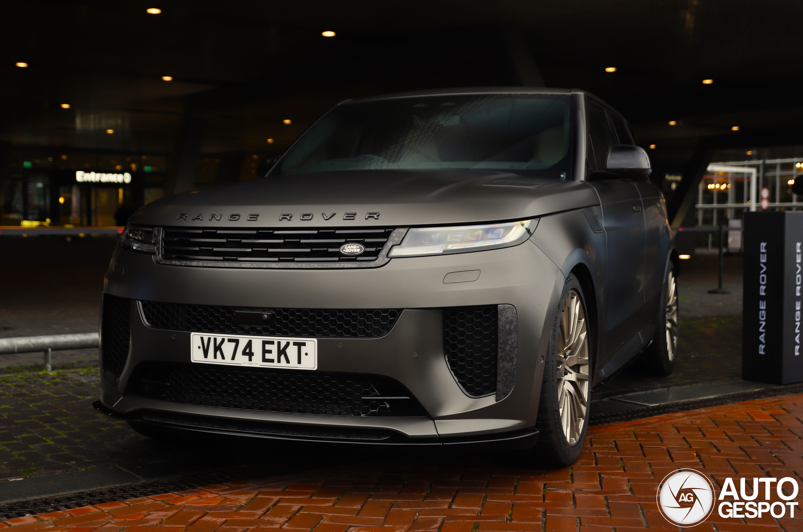 Range Rover Sport SV 2025 Celestial Collection