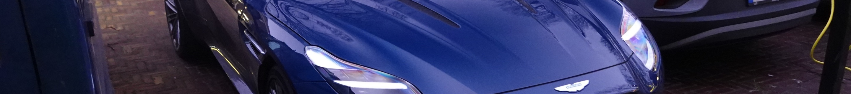 Aston Martin DB12 Volante