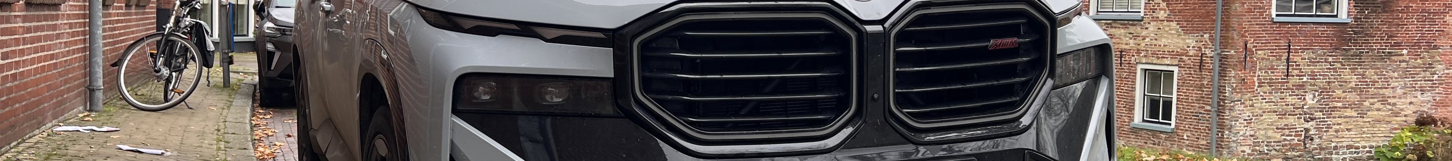 BMW XM G09 Label Red