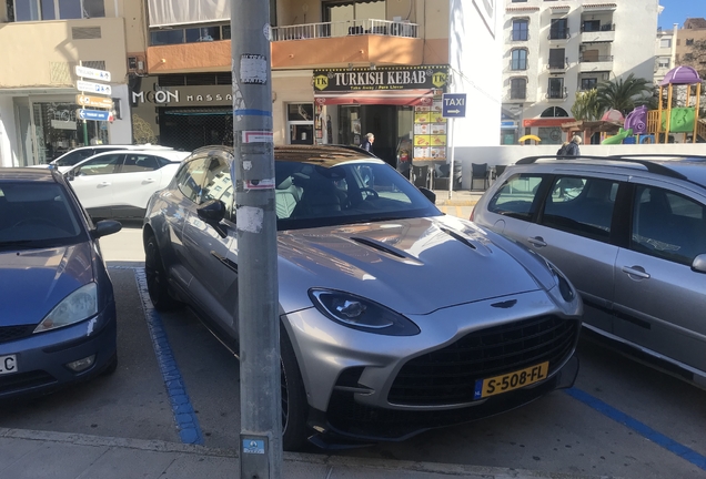 Aston Martin DBX707