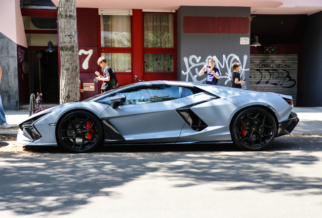 Lamborghini Revuelto