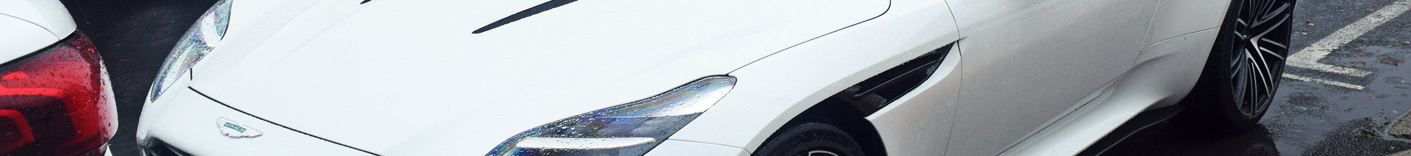 Aston Martin DB12