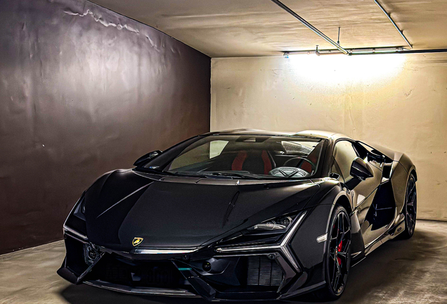 Lamborghini Revuelto