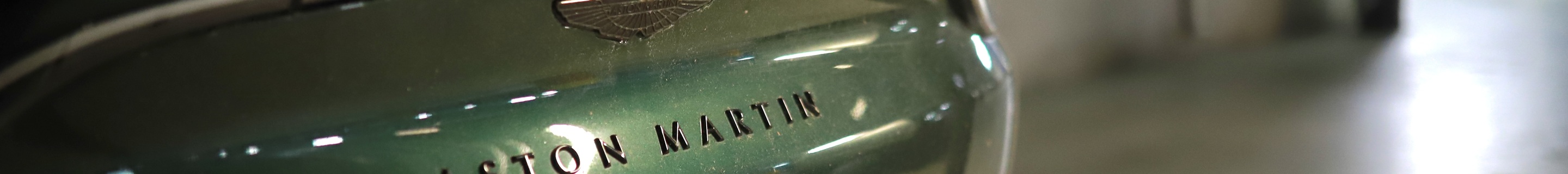 Aston Martin DBX707