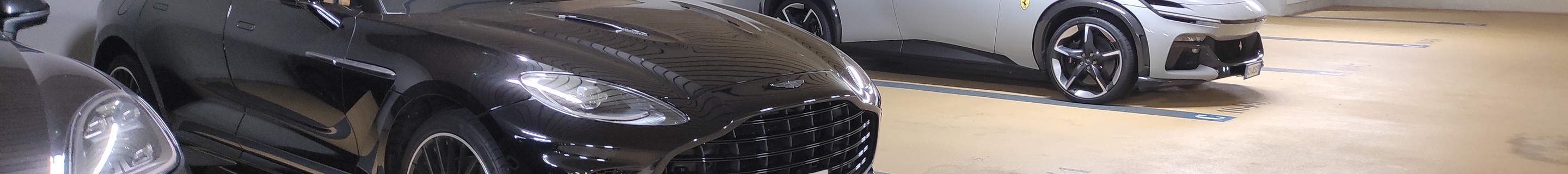 Aston Martin DBX707
