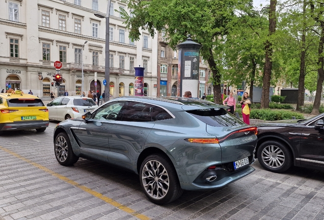 Aston Martin DBX