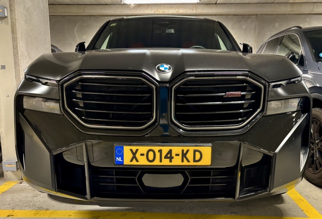 BMW XM G09 Label Red
