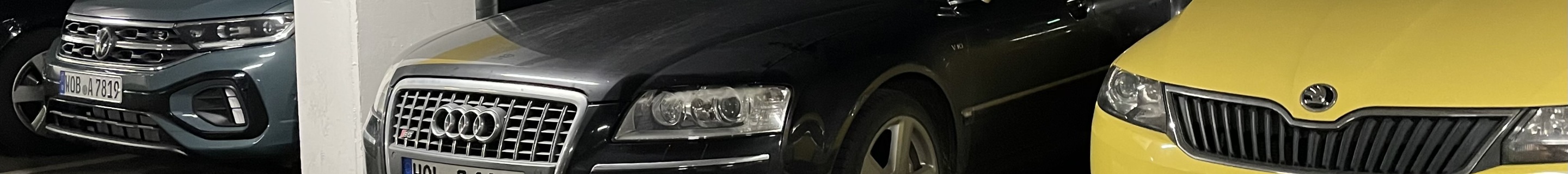 Audi S8 D3
